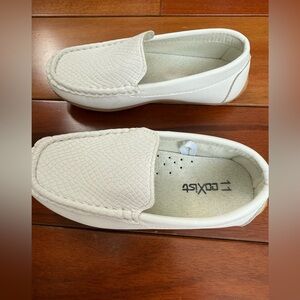 Toddler Boys size 11 white loafers